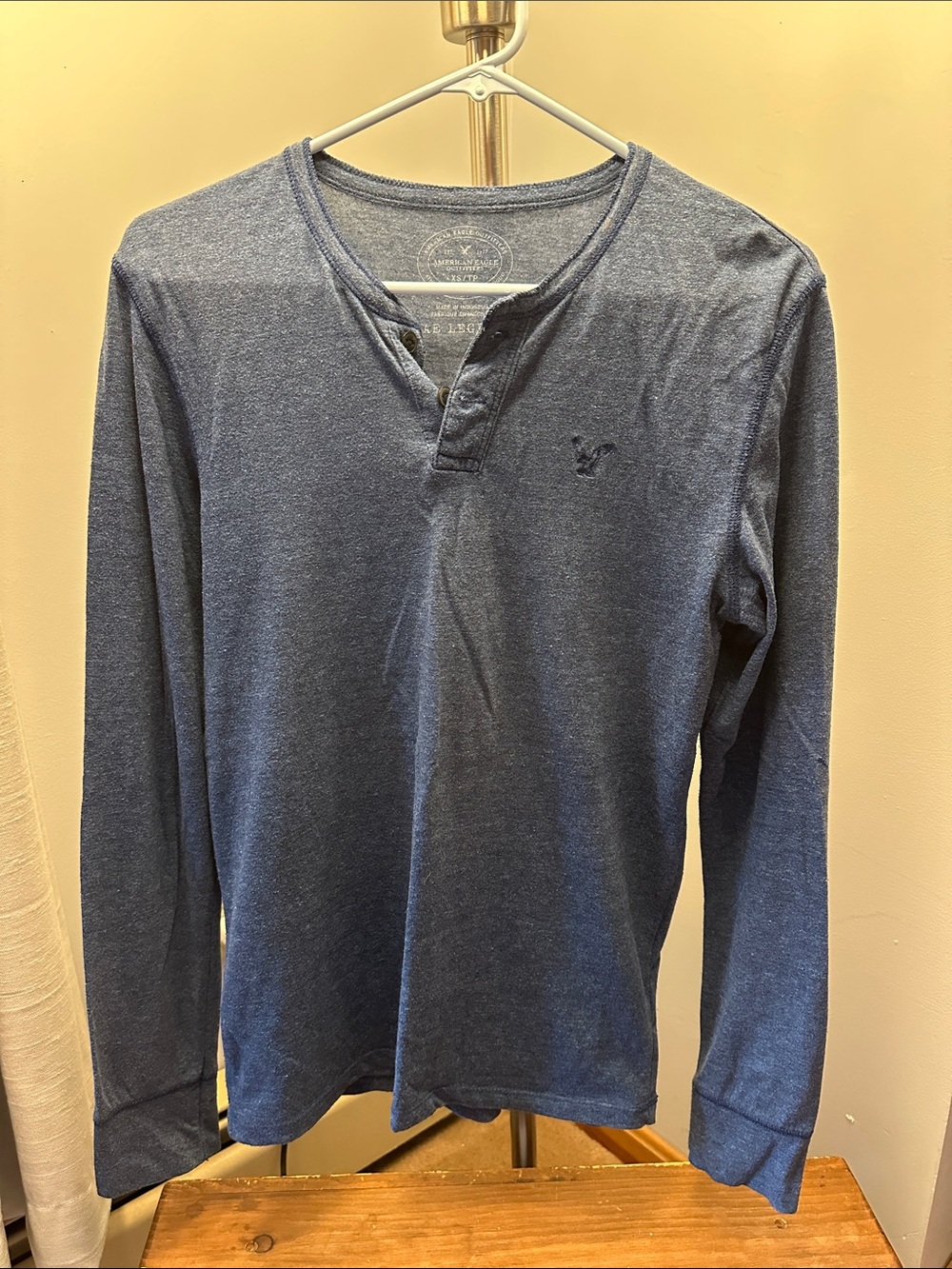 American Eagle Outfitters Men's Heather Navy Long-Sleeve Henley